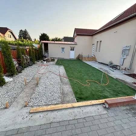 Zelia Apartmanhaz *