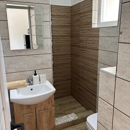 Zelia Apartmanhaz *