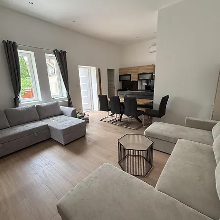 Zelia Apartmanhaz