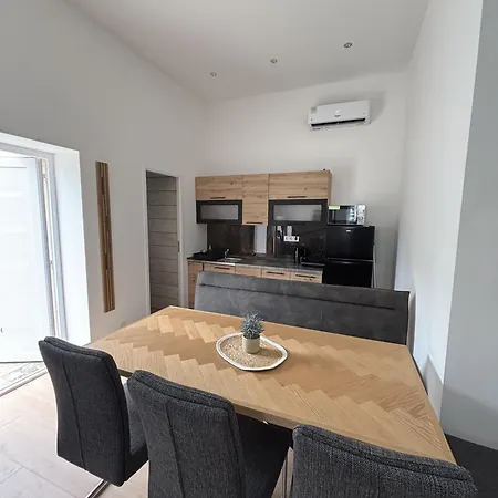 Lägenhet Zelia Apartmanhaz Siófok